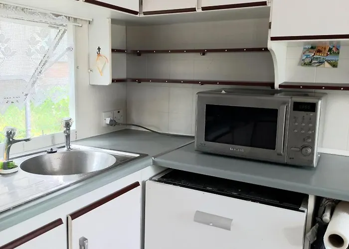 Przyczepa Holenderska キャンプ場 Ińsko